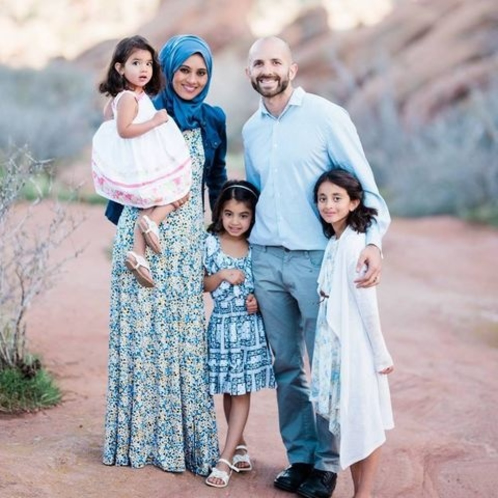 Meet your Posher, Azra